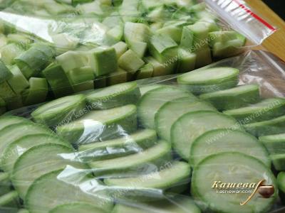 Frozen zucchini for the winter