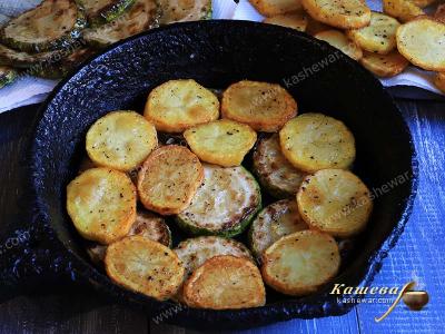 Potatoes with zucchini in a pan