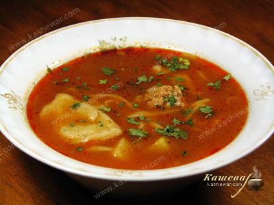 Суп с пельменями, лапшой и фрикадельками (Угра чучвара)
