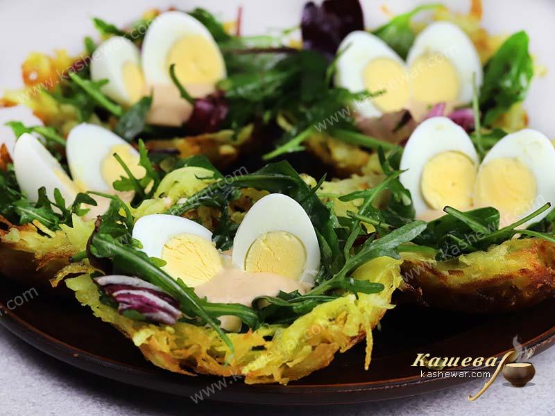 Гнезда из чипсов с яйцами – рецепт с фото, итальянская кухня